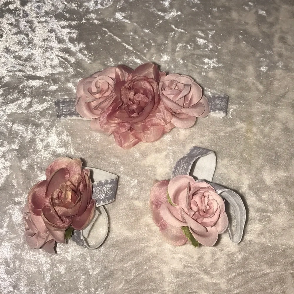 NWOT! Infant floral/lace like footies with matching flower headband